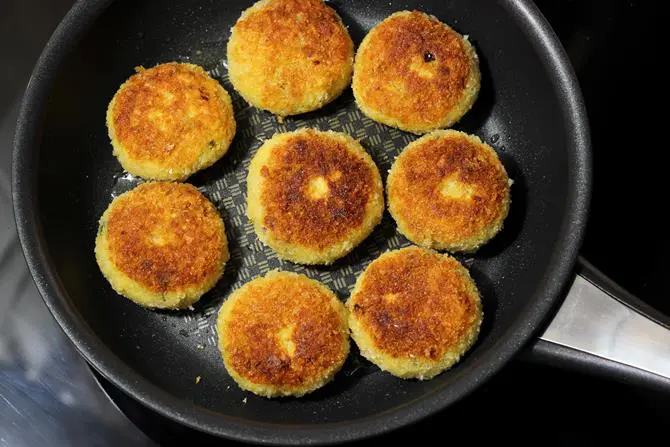 golden fried patties in chicken cutlet recipe