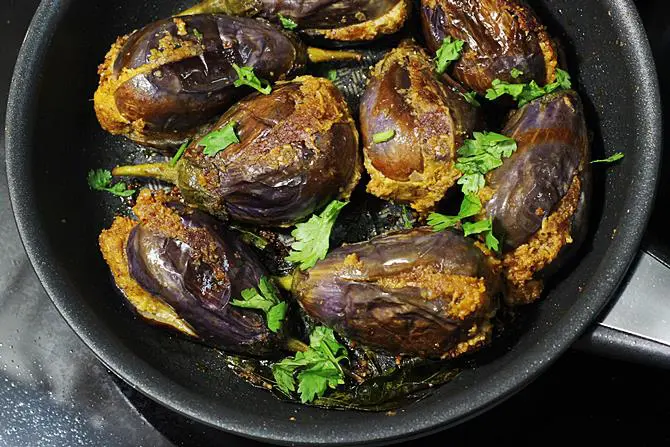 coriander leaves for stuffed brinjal fry