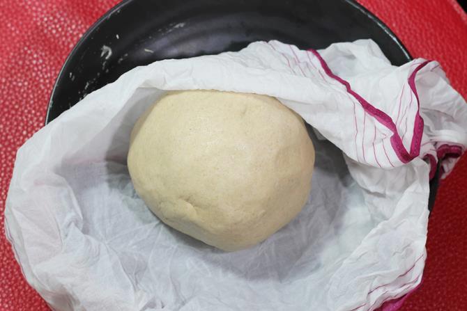 resting dough to make ajwain paratha recipe