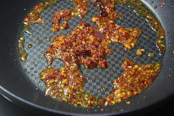 frying chilli garlic for noodles
