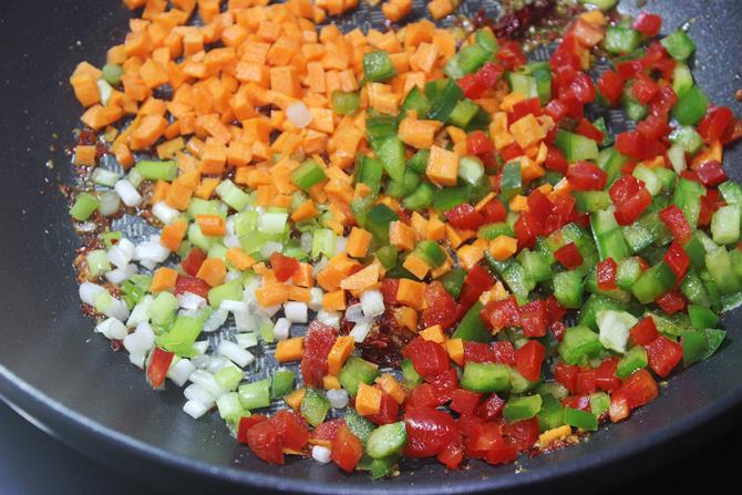 frying veggies to make chilli garlic noodles