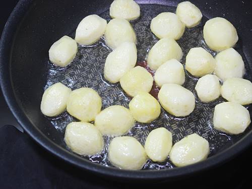 frying potatoes to make dum aloo recipe