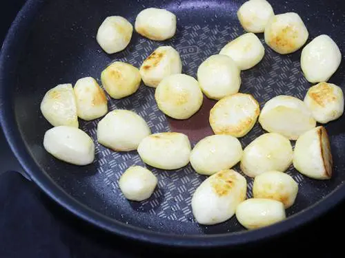 pan roasted golden potatoes for dum aloo recipe