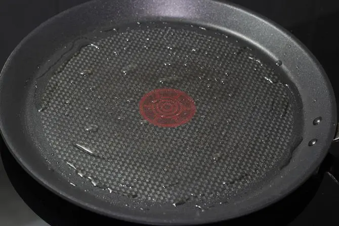 heating pan with oil