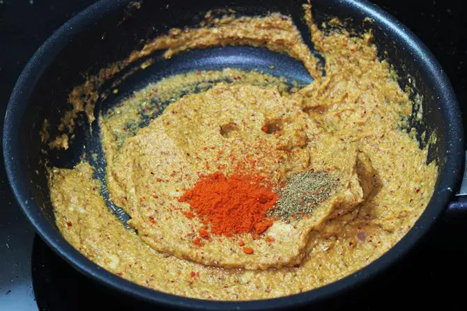 addition of garam masala to make kadai paneer
