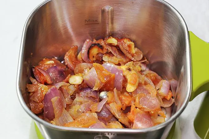 addition of onion tomato to blender for kadai paneer gravy recipe