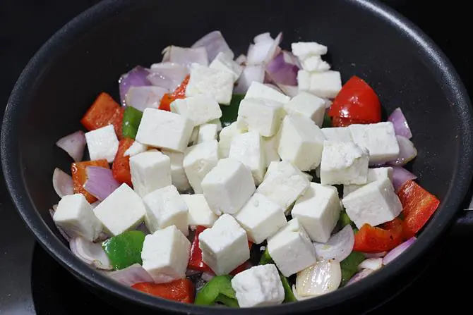 sauteing veggies for kadai paneer recipe