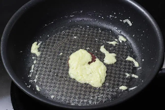 sauteing ginger garlic to make kadai paneer