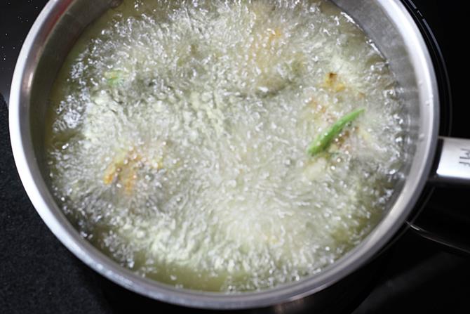 deep frying dough for pakora