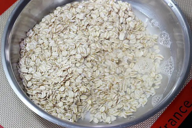 soaking oatmeal in water for curd oats recipe