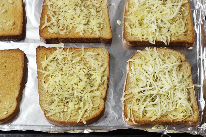 baking garlic cheese bread 05