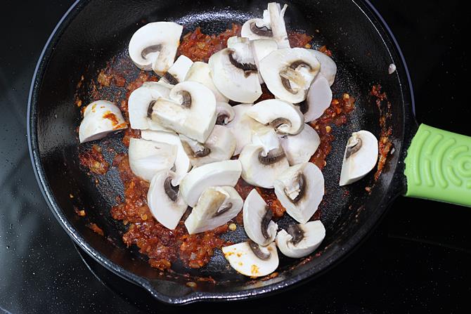 frying mushrooms