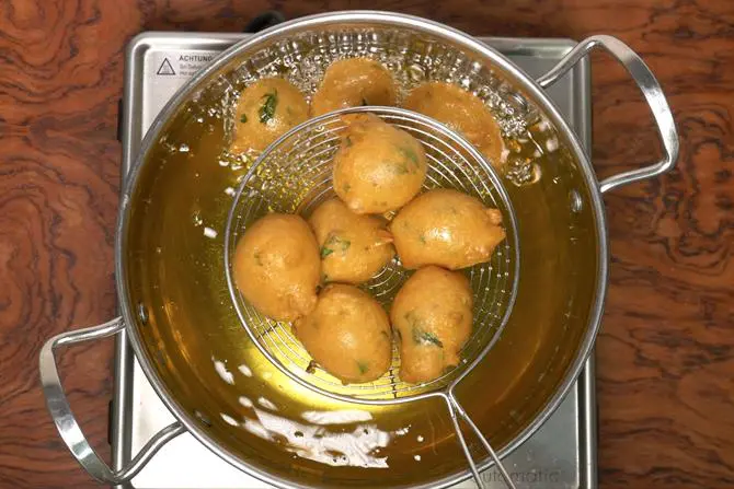 draining mysore bonda from oil