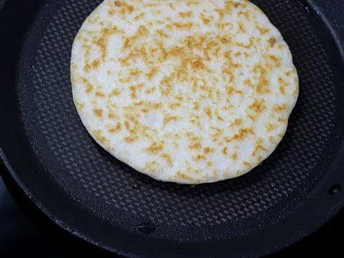 cooking uttapam toppings