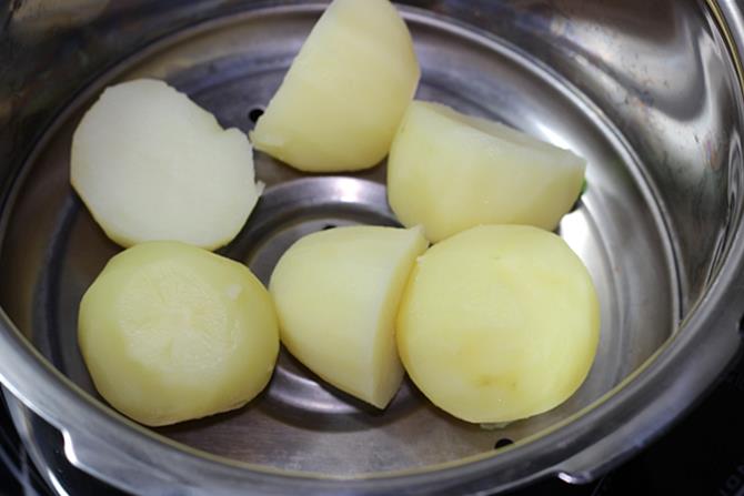 boiling aloo for potato stuffed