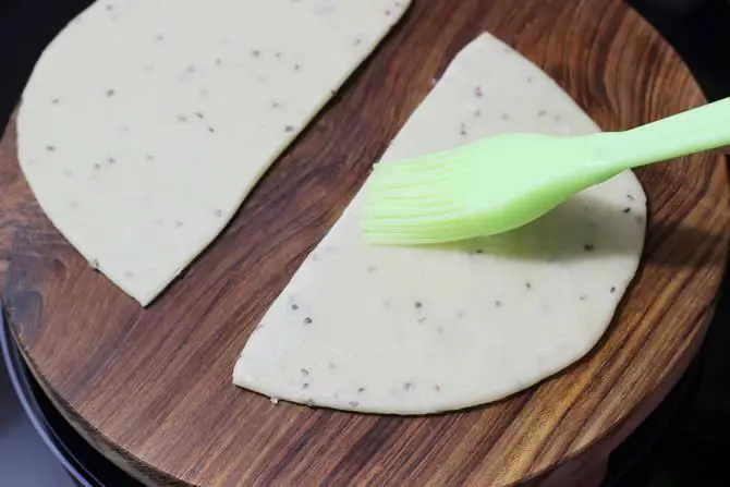 making cone for samosa crust