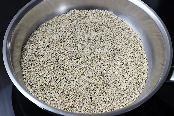 dry roasting sesame seeds for paste