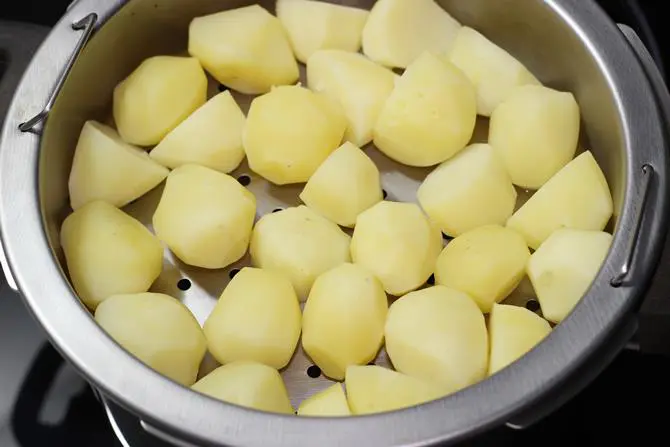 Wash and peel the potatoes