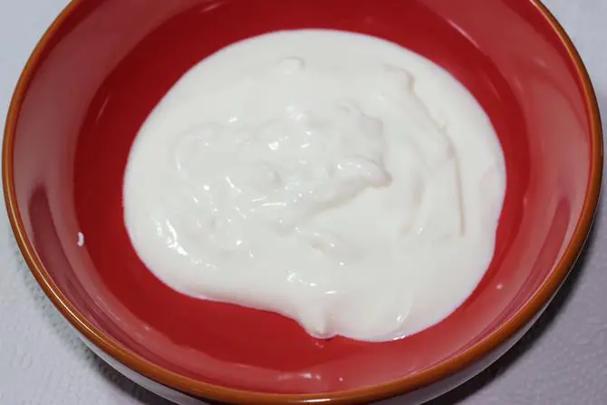 Add the yogurt to a mixing bowl
