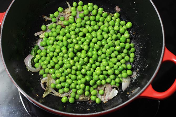 addition of peas to make matar pulao