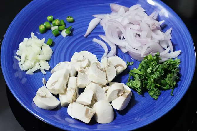 ingredients to make mushroom omelette recipe