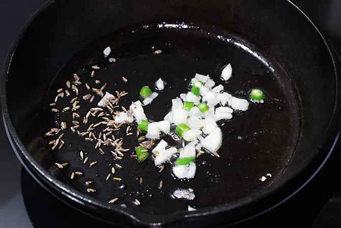 sauteing garlic for mushroom omelette recipe