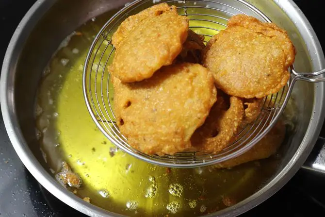 deep frying potato bajji