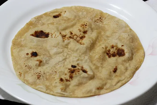 roti on a plate