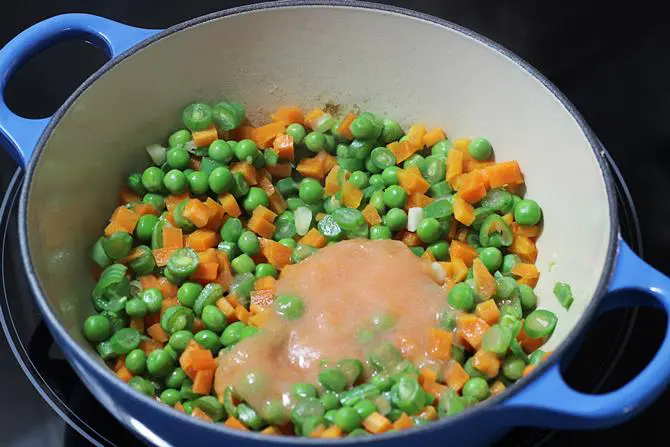 Puree tomatoes for pasta soup