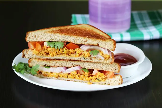 paneer bhurji sandwich on tawa