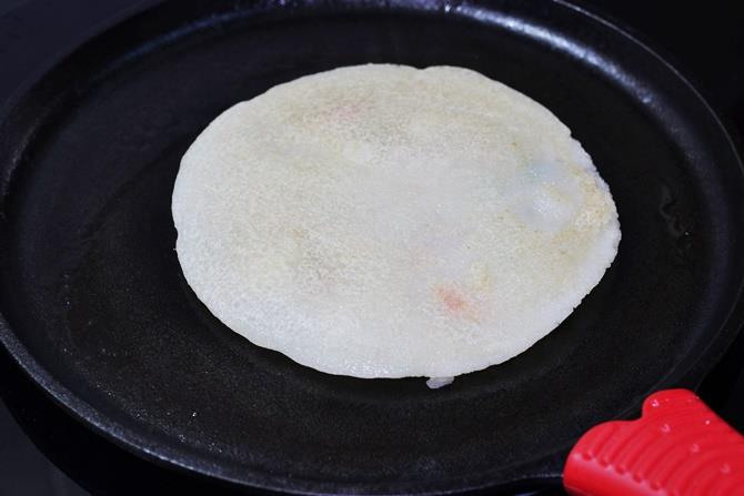 frying uttapam