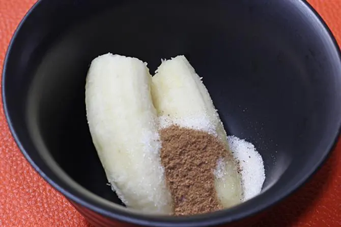 mix wet ingredients for eggless banana pancakes recipe