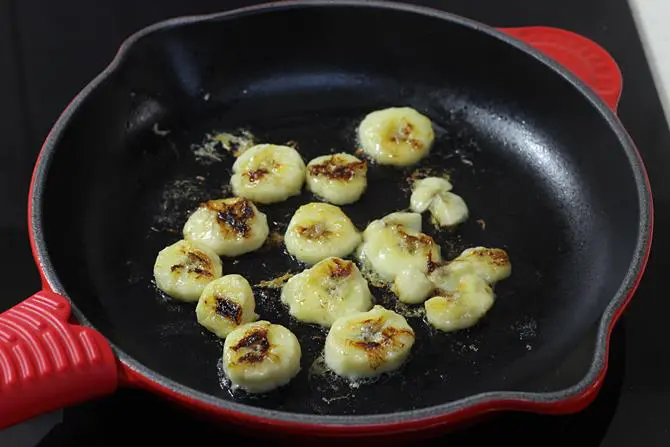 caramelized banana for eggless banana pancakes recipe