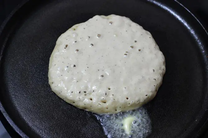 making eggless pancakes