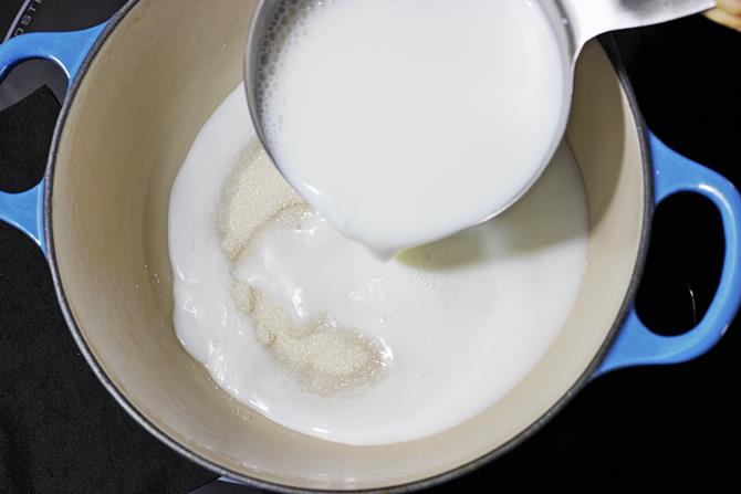add milk to make milk rava kesari