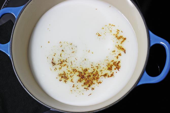 saffron elaichi to make milk rava kesari recipe