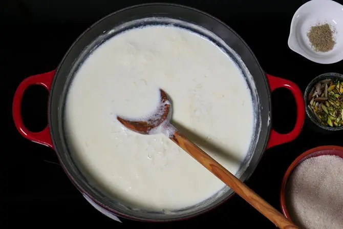 simmering rice kheer in a kadai