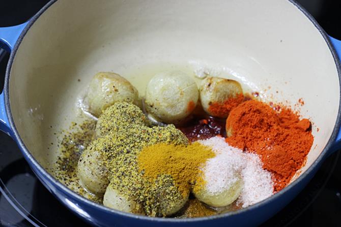 add all the spice powders