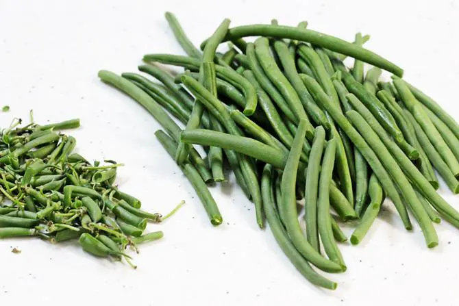 preparing beans to make beans poriyal