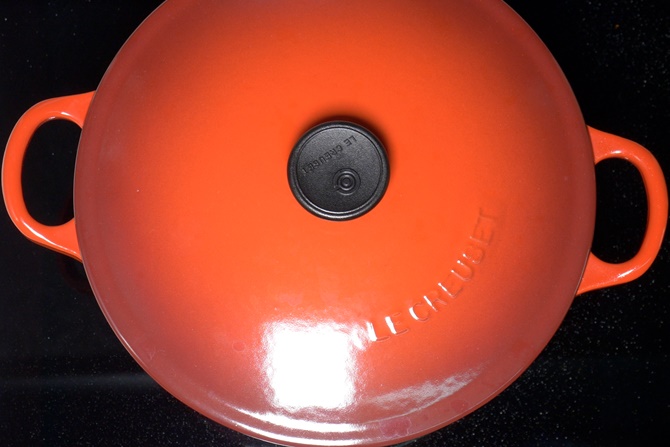 Cover with a heavy lid