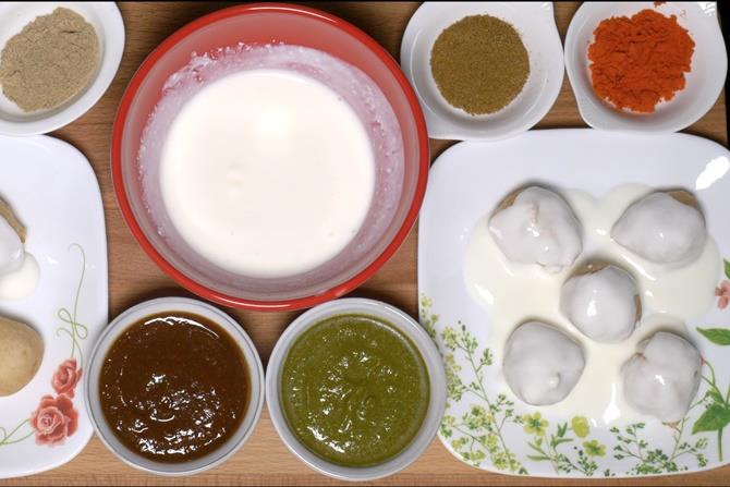 pouring dahi over vada