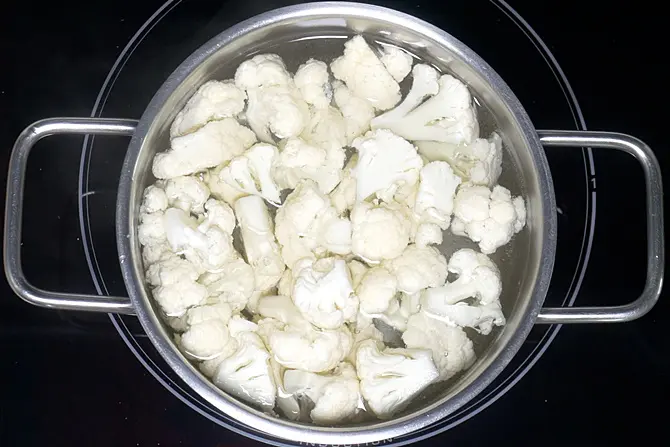 Clean cauliflower florets for gobi manchurian