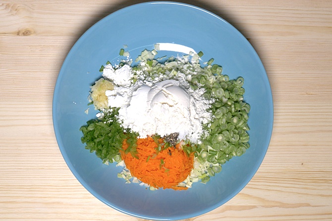 adding flour to vegetables to make veg manchurian recipe