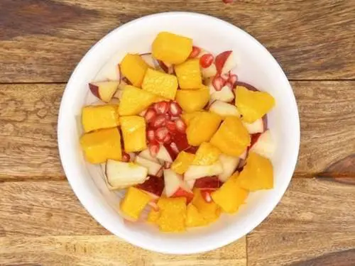 layer the fruits in serving bowl