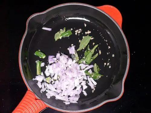 adding chopped onions for bread upma