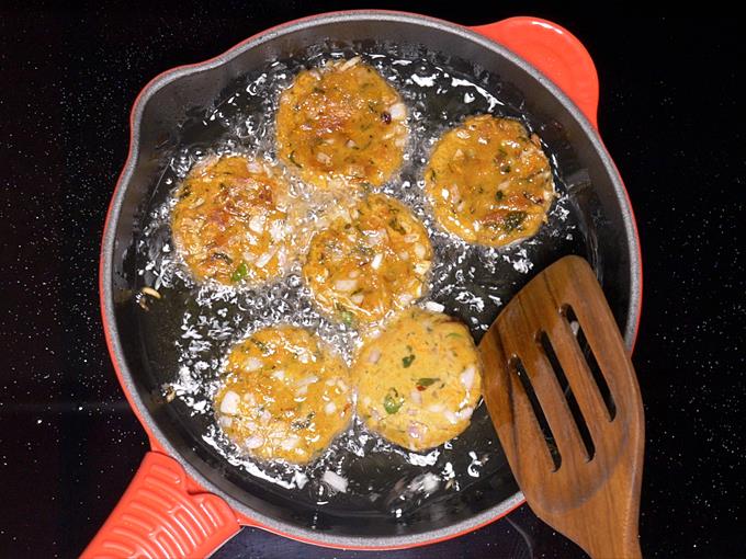Bread Vada Recipe   Swasthi s Recipes - 66