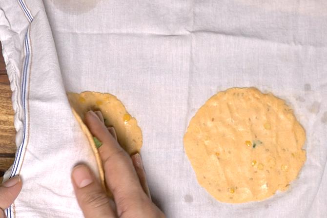 Thattai Recipe   Thattai Murukku   Swasthi s Recipes - 86
