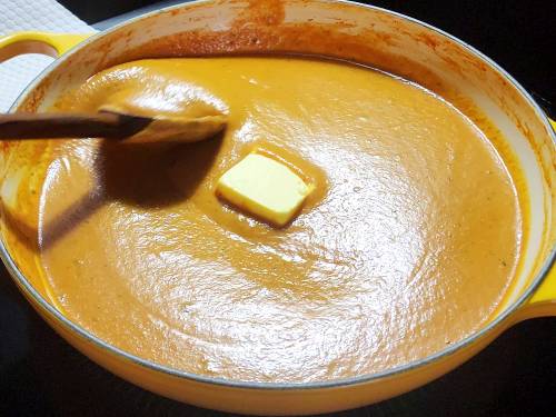 adding butter to malai kofta curry