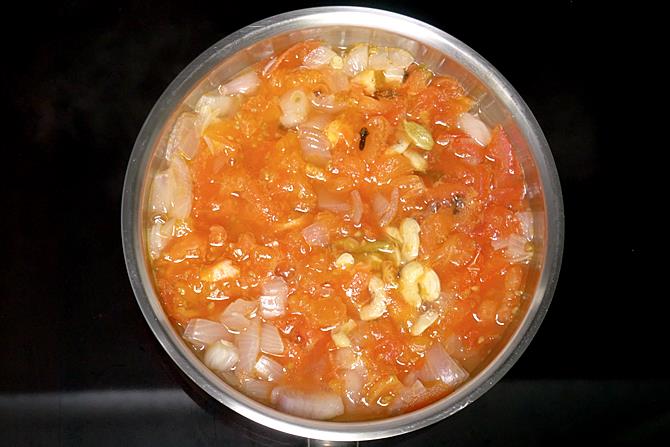 boiling onion tomatoes to make malai kofta