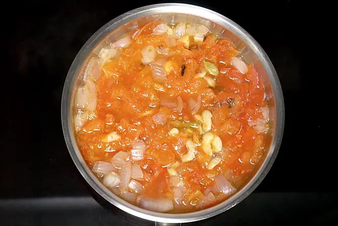 boiling onion tomatoes to make malai kofta